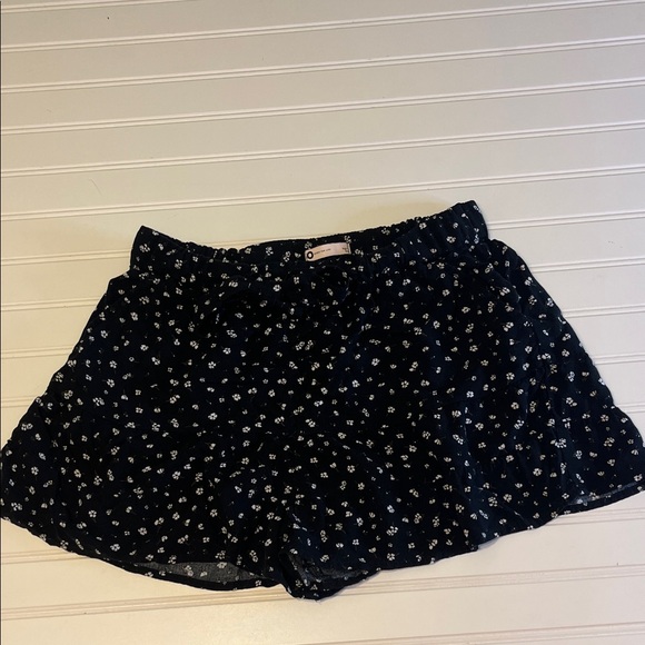 SO Black Floral High Rise Ruffled Shorts size large pull on pockets - Picture 1 of 12